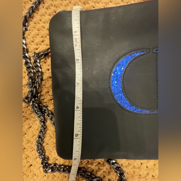 Dior crossbody with black chain and decorative tassels with keychain. - Picture 3 of 8